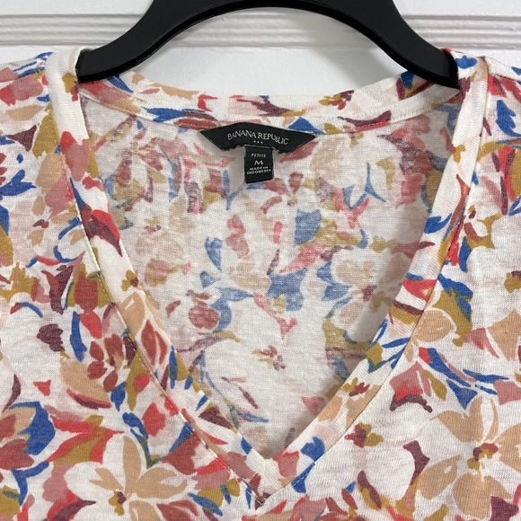 Banana Republic Knit Tee Size Medium - Picture 2 of 6